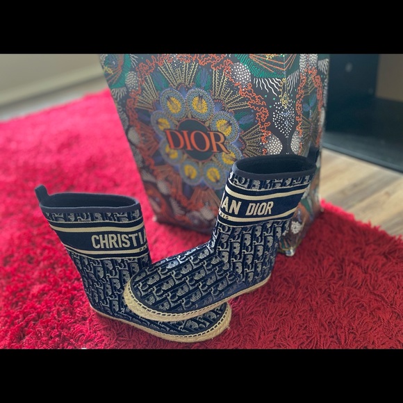 😍😍Exclusive Christian Dior Boots - Picture 2 of 11
